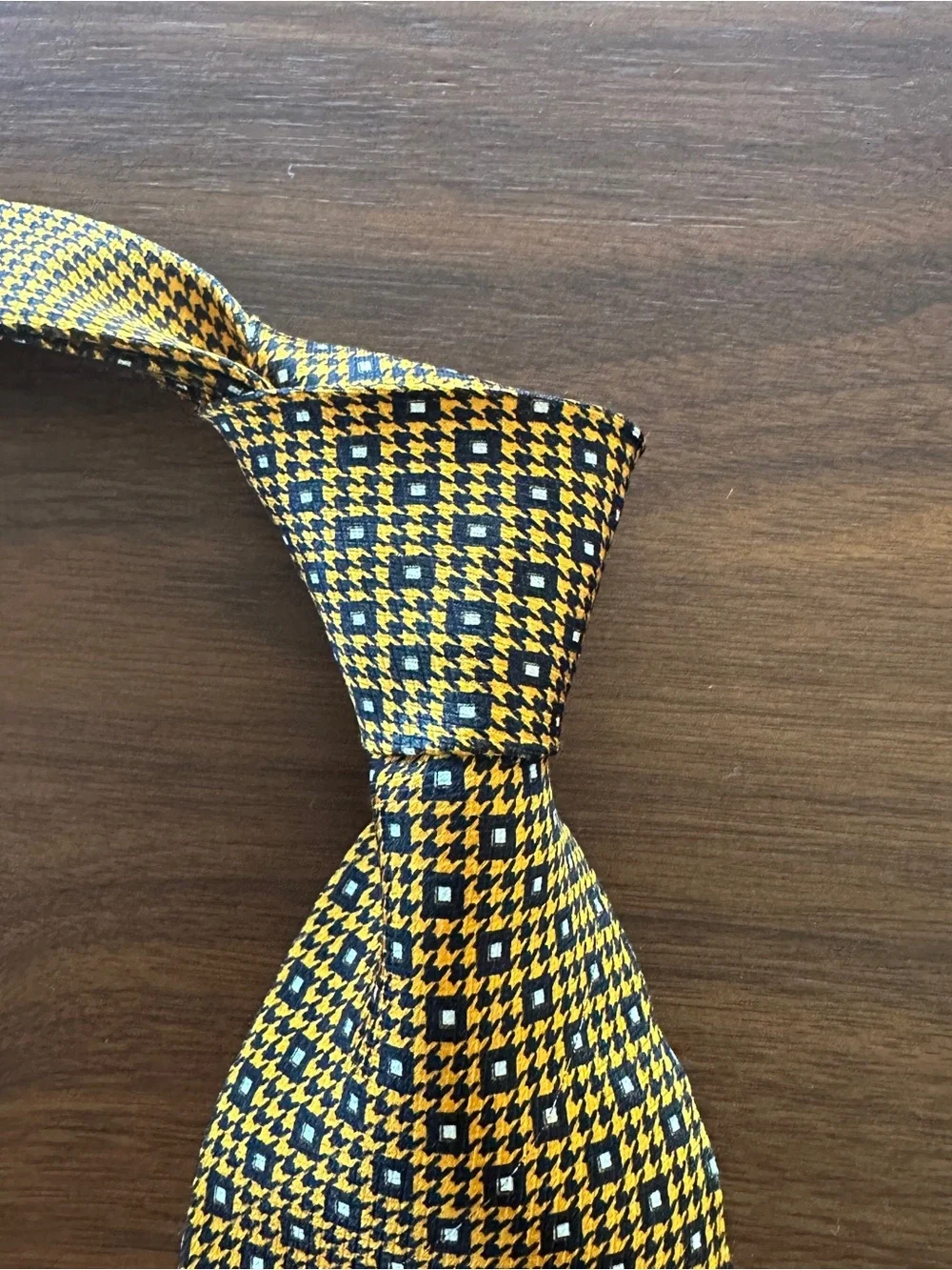 Gianni Versace Yellow and Black Geometric Houndstooth Silk Tie